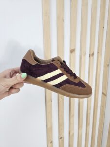 Deportiva Valeria Burdeos/Chocolate